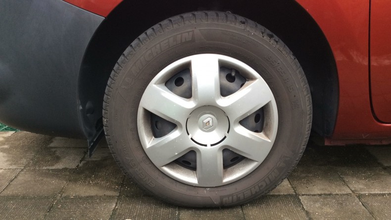 タイヤホイール前