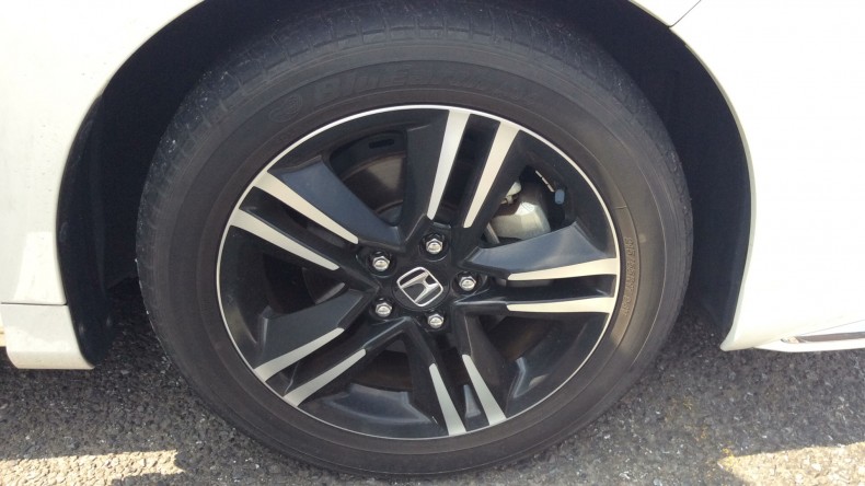 タイヤホイール前