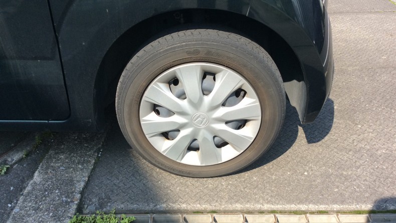 タイヤホイール前