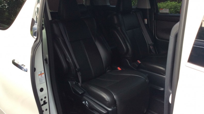 内装後方シート