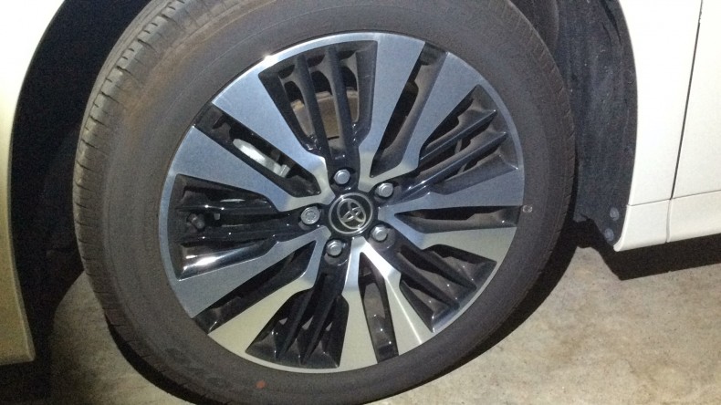 タイヤホイール前