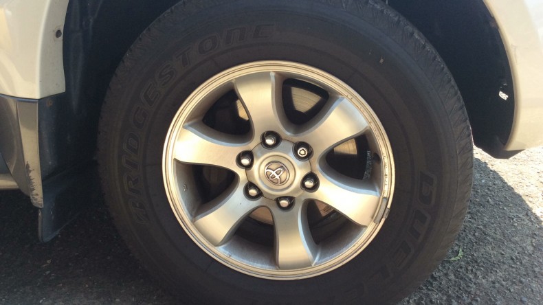 タイヤホイール前