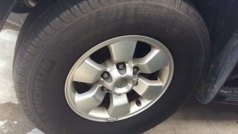 タイヤホイール前