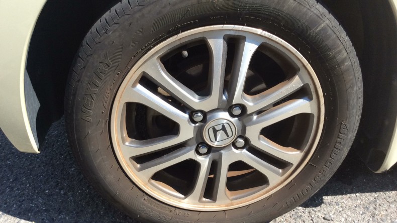 タイヤホイール前