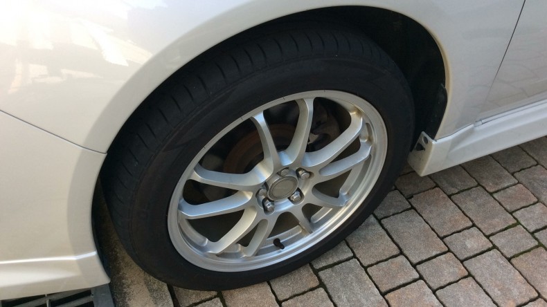 タイヤホイール前