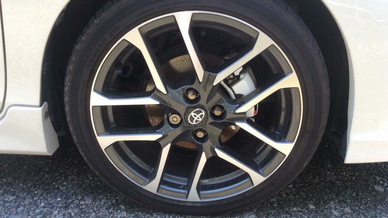 タイヤホイール前