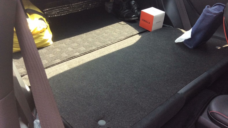 内装後方シート