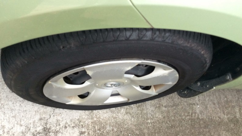 タイヤホイール前