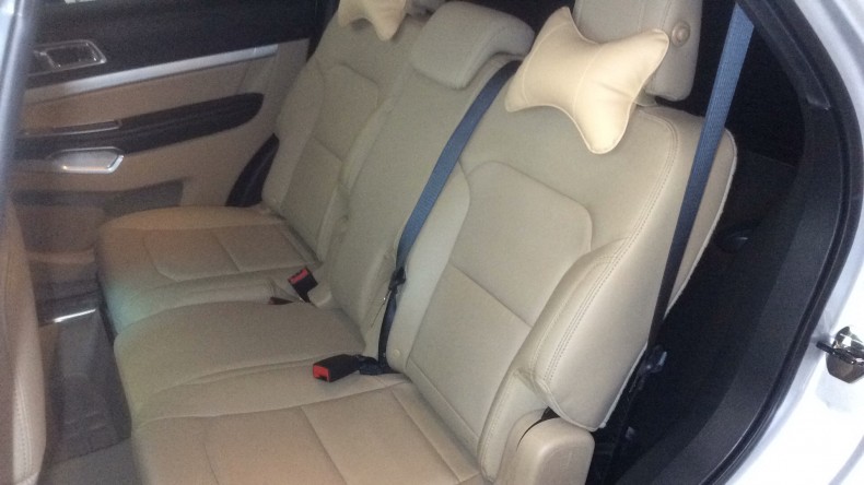 内装後方シート