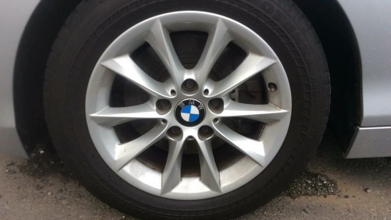 タイヤホイール前