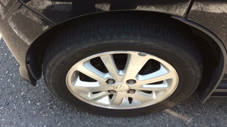 タイヤホイール前