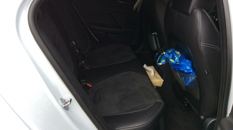 内装後方シート