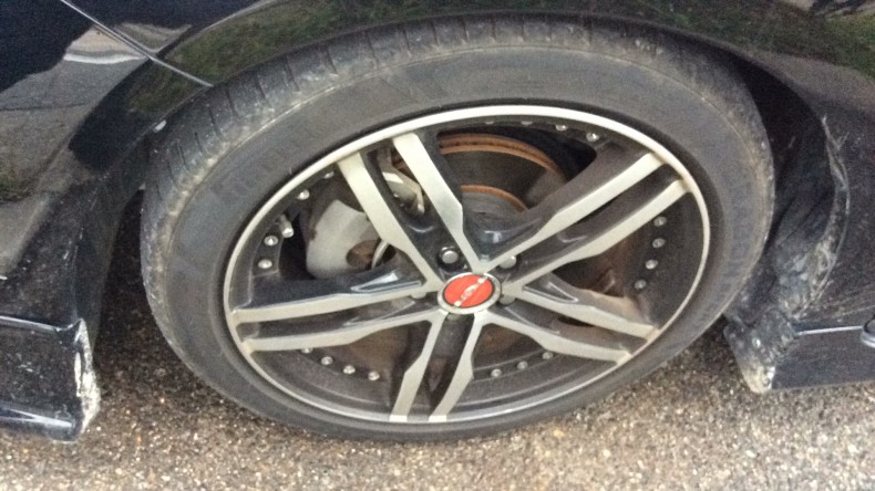 タイヤホイール前