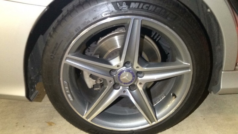 タイヤホイール前