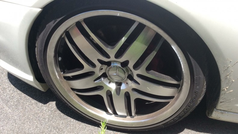 タイヤホイール前