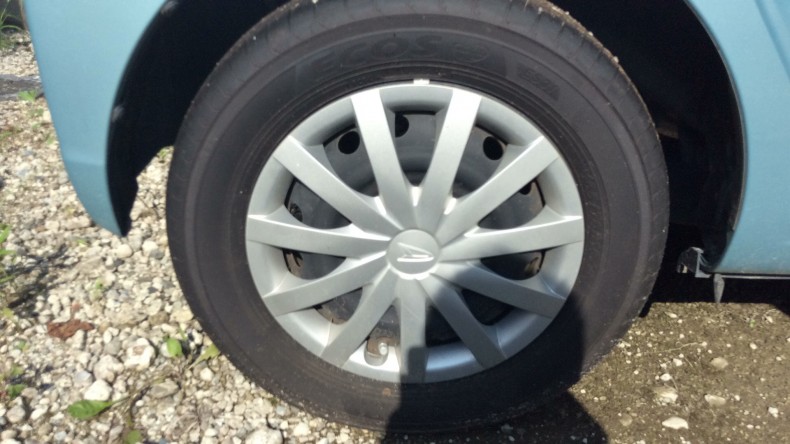 タイヤホイール前