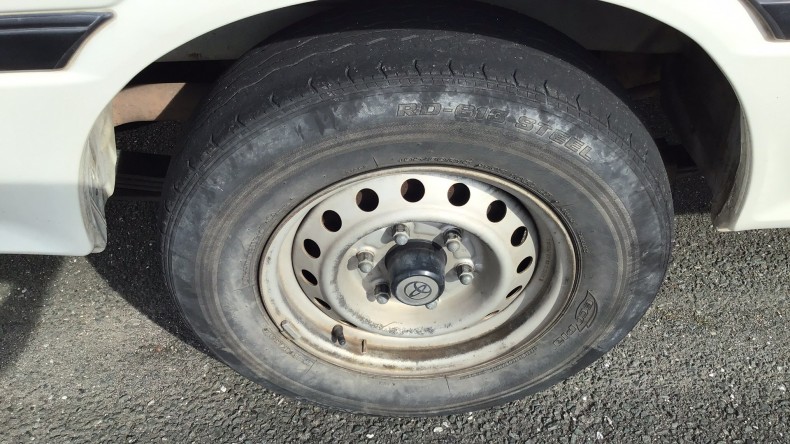 タイヤホイール前