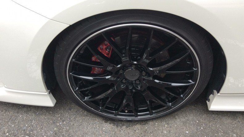 タイヤホイール前