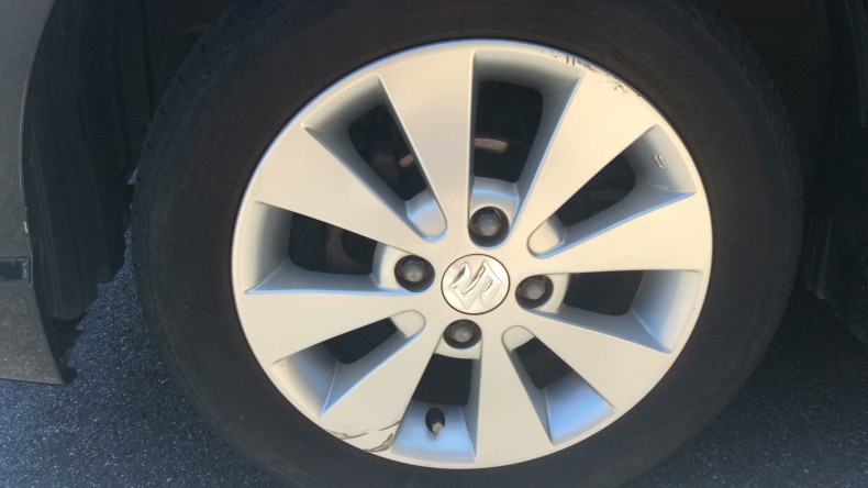 タイヤホイール前