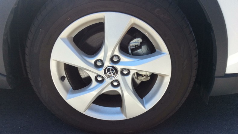 タイヤホイール前