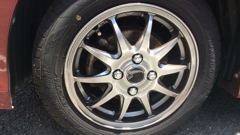 タイヤホイール前