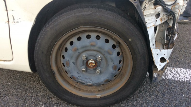 タイヤホイール前