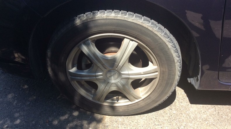 タイヤホイール前