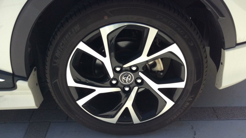 タイヤホイール前