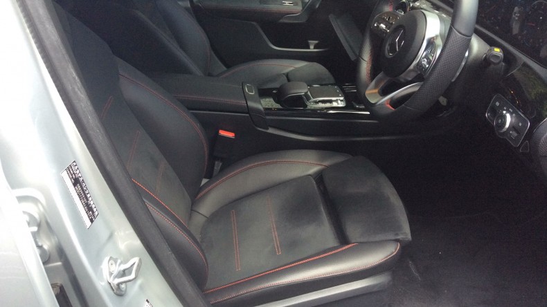 内装前方シート