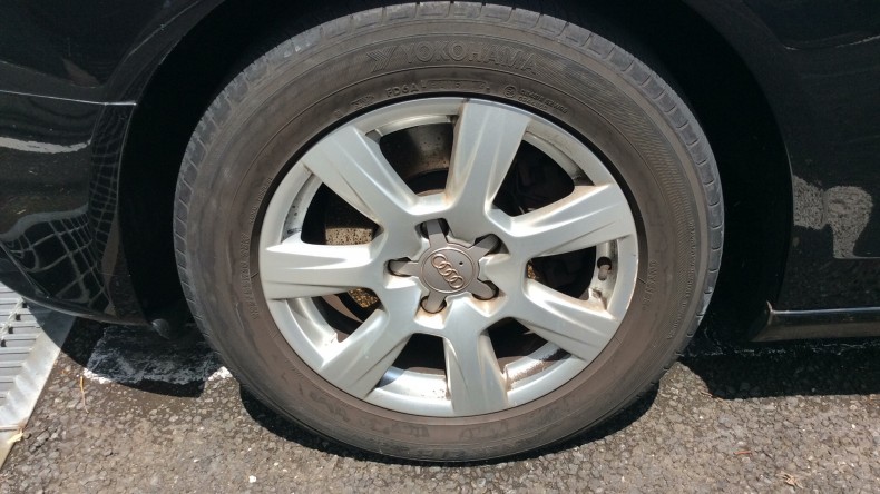 タイヤホイール前