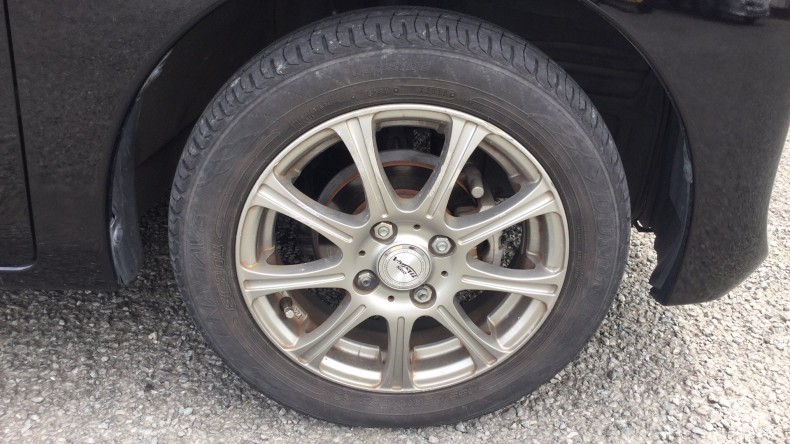 タイヤホイール前