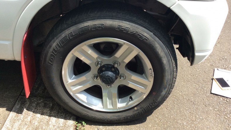 タイヤホイール前