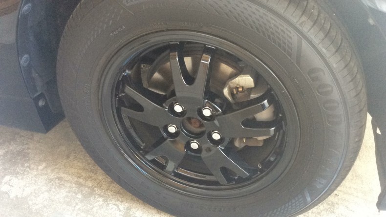 タイヤホイール前