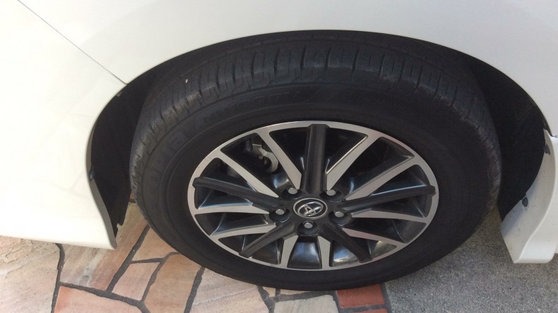 タイヤホイール前