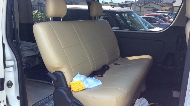 内装後方シート