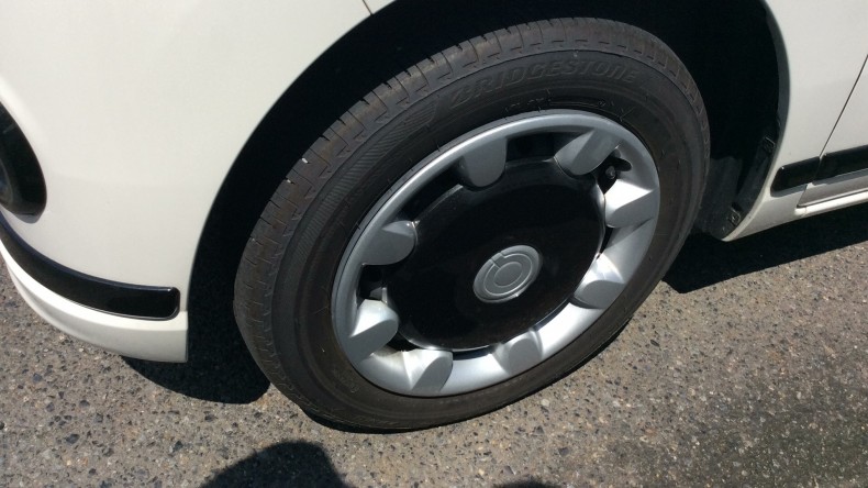 タイヤホイール前