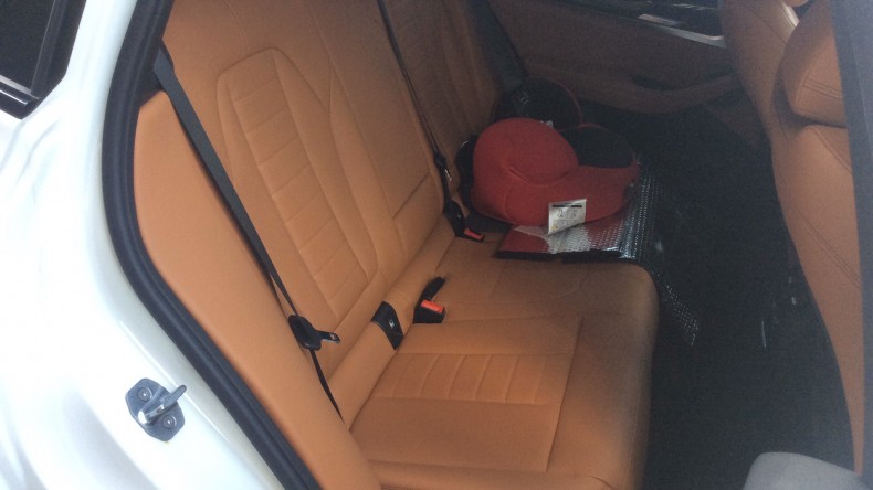 内装後方シート