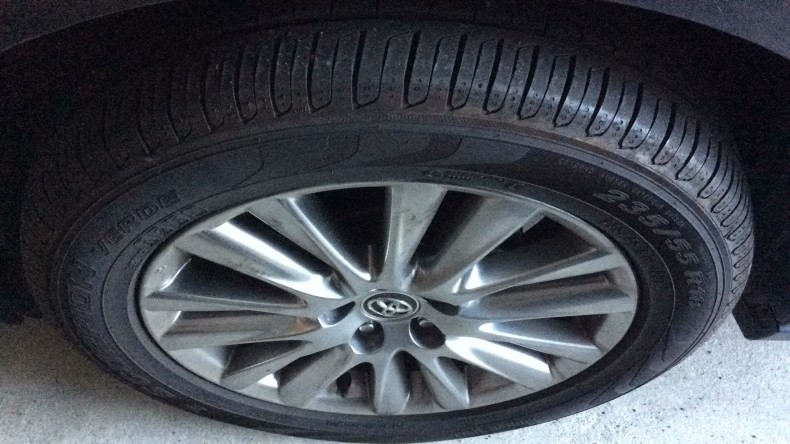 タイヤホイール前