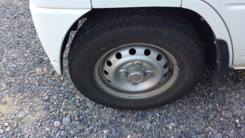 タイヤホイール前