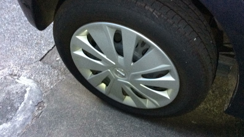 タイヤホイール前