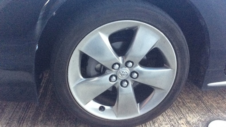 タイヤホイール前