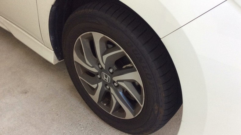 タイヤホイール前