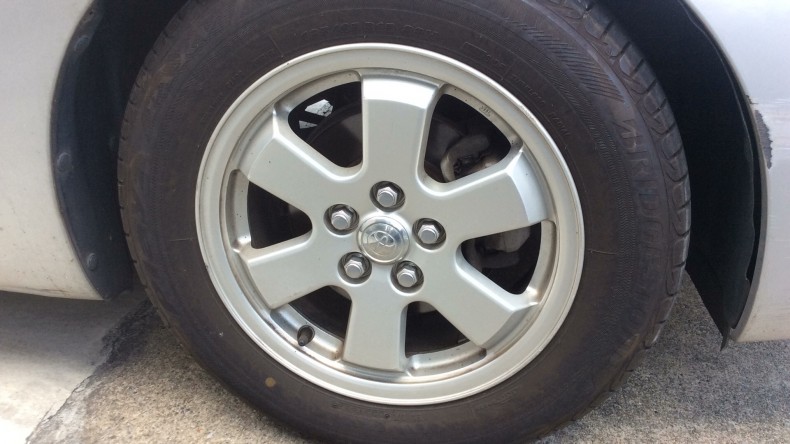 タイヤホイール前