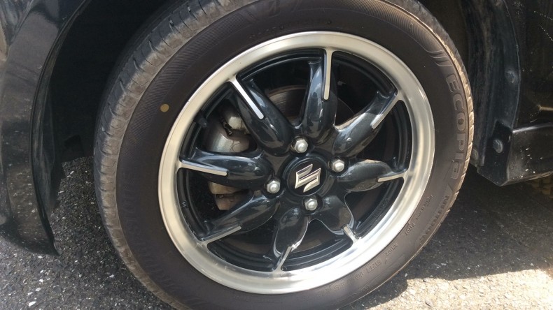 タイヤホイール前