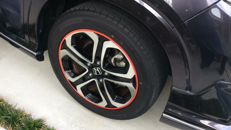 タイヤホイール前