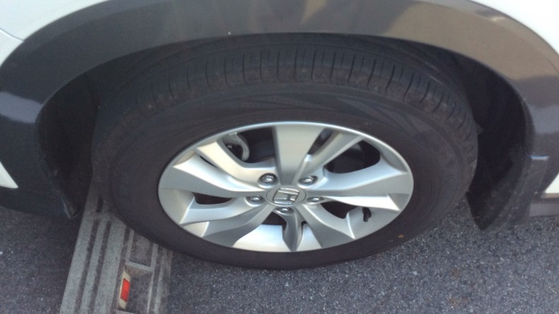 タイヤホイール前