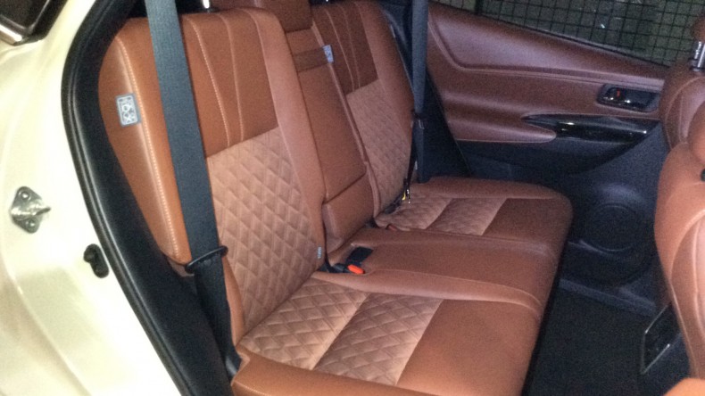 内装後方シート