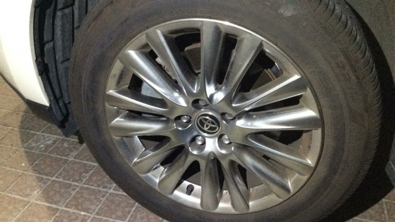 タイヤホイール前