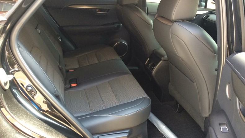 内装後方シート