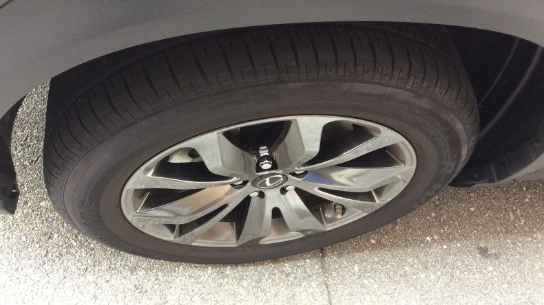 タイヤホイール前